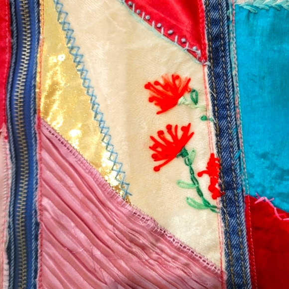 Upcycled☆Handmade Beautifully Embroidered Forever 21~Silk Patch Mini Skirt Sz 29 - Picture 3 of 13